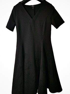 Simply Vera Wang Black V Neck Fit Flare Dress L Embroidered Floral Hem NWT